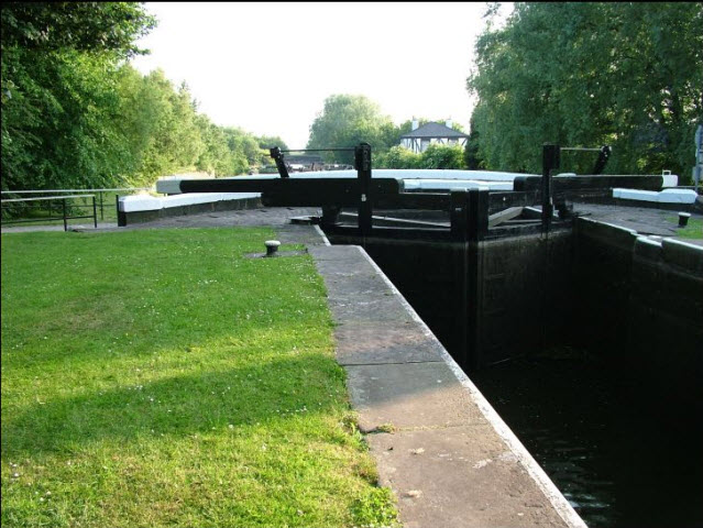 Aspull part Flight of 13 Locks and Bridges Lock01